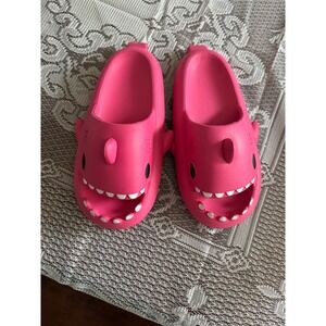 Shark‎ Slides Hot Pinl